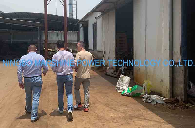 Los clientes rumanos visitan Marshine para discutir la compra de tensores de cables hidráulicos